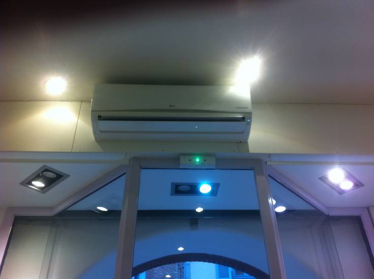 Installation climatisation chauffage type monosplit LG dans une boutique de vêtements à TOULOUSE