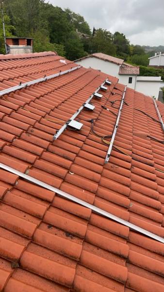 Installation centrale photovoltaïque 4,25 kw/c 10 panneaux solaire sur une toiture de maison à Toulouse