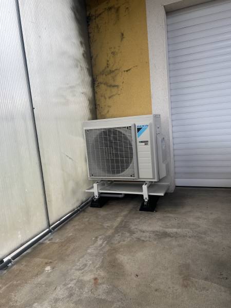 Installation d'un système de climatisation pompe à chaleur Air/Air Daikin chez un client à Toulouse